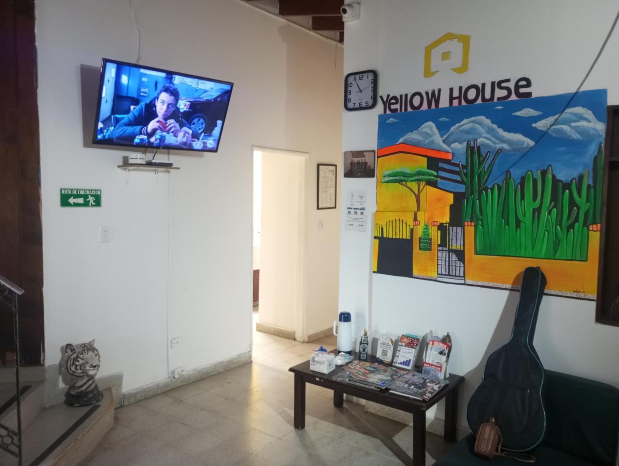 Yellow House Hostel Medellín Exterior foto