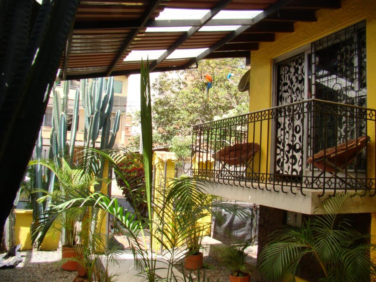 Yellow House Hostel Medellín Exterior foto